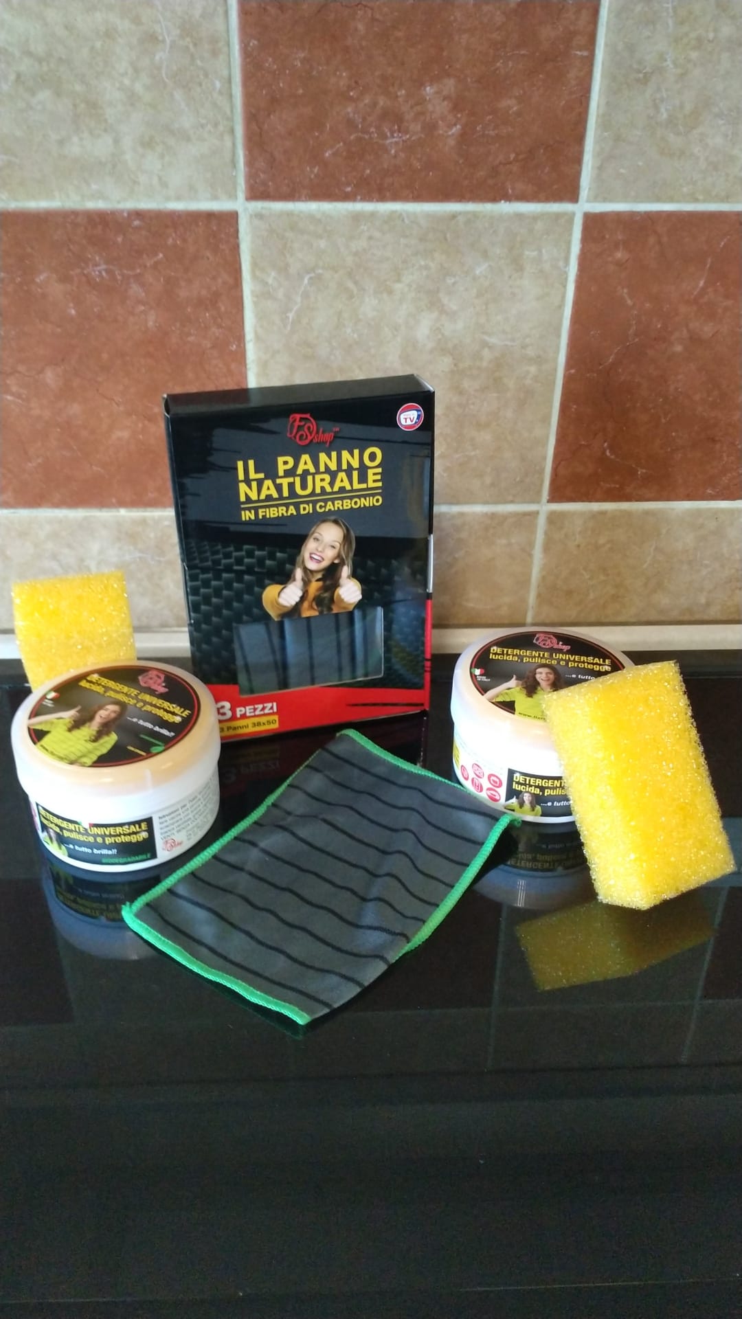 FS shop Detergente Universale 300gr (2pz) e Panno in Carbonio 3 Panni 38X50 e 1 18x14 (1pz)